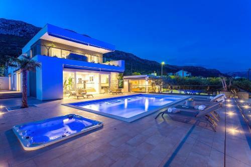 Luxurius Villa Aria With Heated 45sqm Pool, Jacuzzi And Seaview