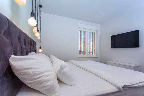Luxurius Villa Aria With Heated 45sqm Pool, Jacuzzi And Seaview