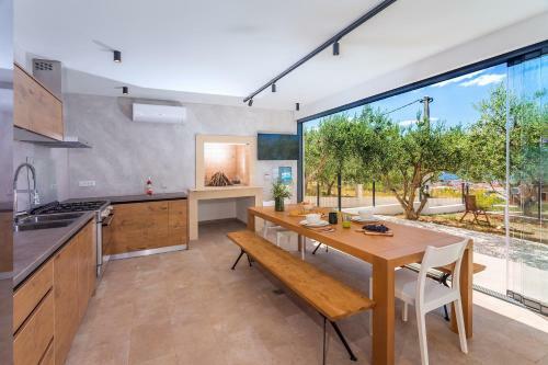 Luxurius Villa Aria With Heated 45sqm Pool, Jacuzzi And Seaview