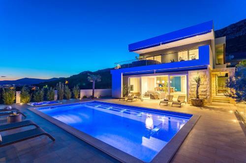 Luxurius Villa Aria With Heated 45sqm Pool, Jacuzzi And Seaview