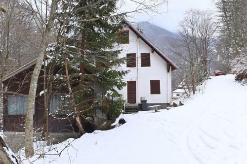 Cabana Satic Piatra Craiului La Doi Viermi