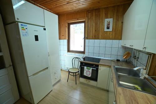Cabana Satic Piatra Craiului La Doi Viermi