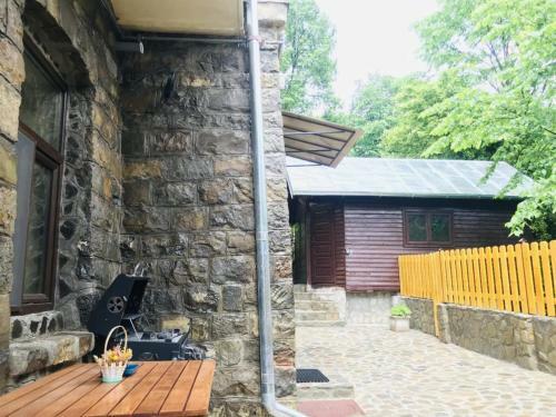 Apartment Carol Private Yard With Barbeque And Parking