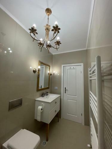 Romantic Jacuzzi Chic Apartment