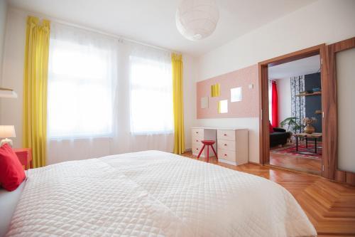Spacious Stylish Apartment In Old Town