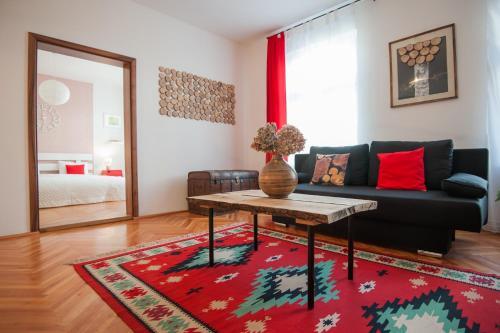 Spacious Stylish Apartment In Old Town