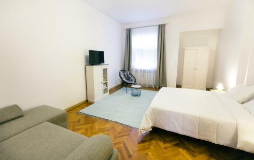 Street View Apartments