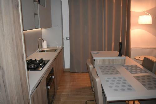 Roman?s Apartment Shopping City
