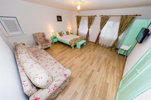 Tischler Apartment & Studio