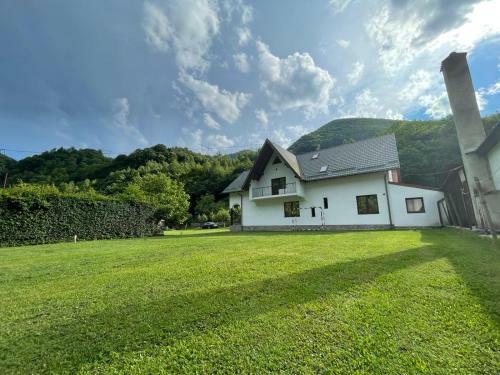 Villa Pensiunea Lotrioara