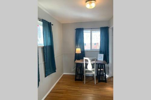 3 King Beds + Bunk Beds On Broadway