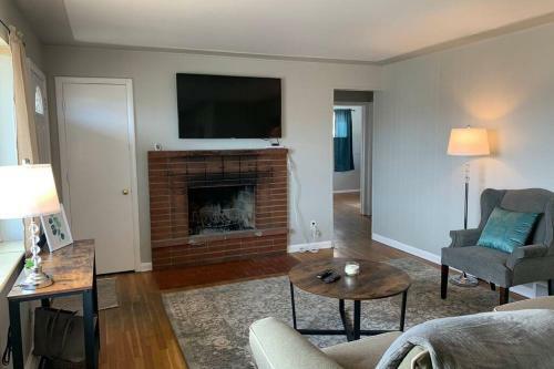 3 King Beds + Bunk Beds On Broadway
