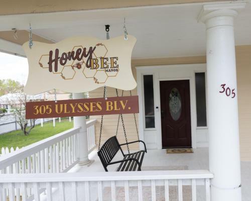 Honey Bee Manor In Monte Vista