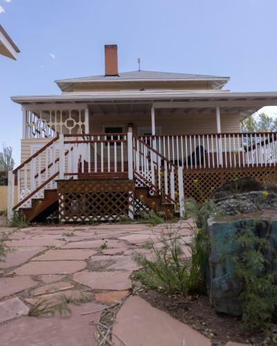 Honey Bee Manor In Monte Vista