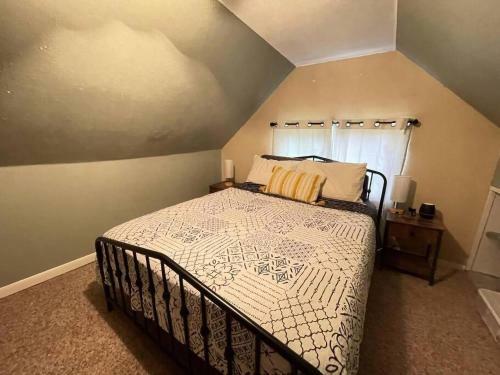 Grandma?s Valley Hideaway! New House Promo For 8!