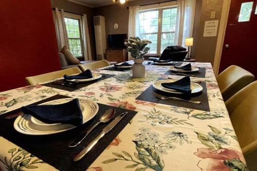 Grandma?s Valley Hideaway! New House Promo For 8!