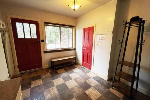 Grandma?s Valley Hideaway! New House Promo For 8!