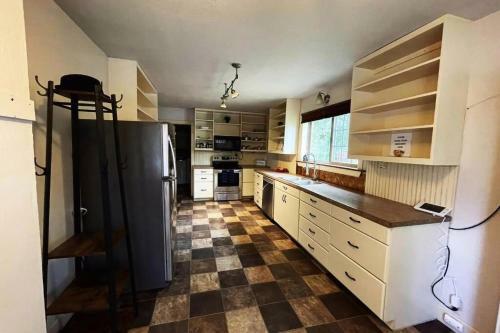 Grandma?s Valley Hideaway! New House Promo For 8!