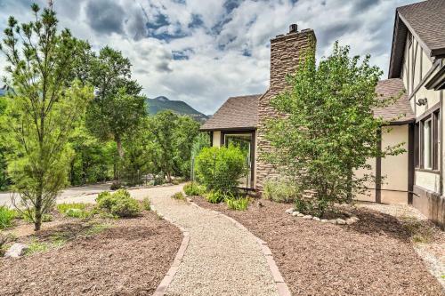 Spacious Manitou Home In Central Location!