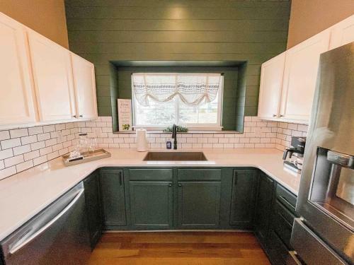 Villa 2 Master Suites! Pet Friendly With Mtn Views