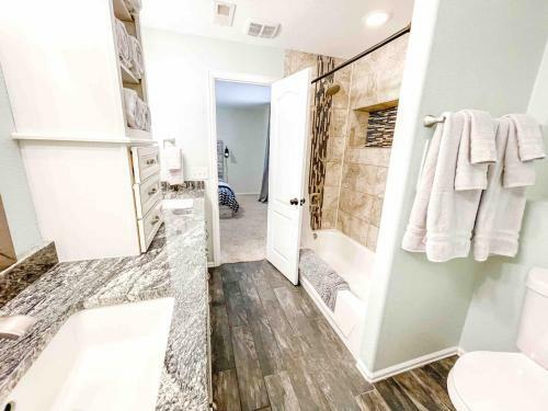 Villa 2 Master Suites! Pet Friendly With Mtn Views