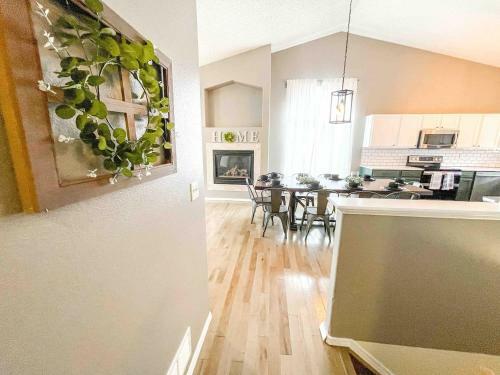 Villa 2 Master Suites! Pet Friendly With Mtn Views