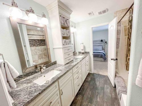 Villa 2 Master Suites! Pet Friendly With Mtn Views