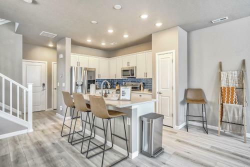 3bd Quiet Suburbs Restaurants & Parks