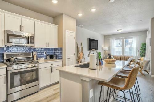 3bd Quiet Suburbs Restaurants & Parks