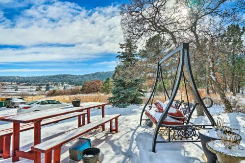 Colorful Abode With Deck Near Palmer Lake!