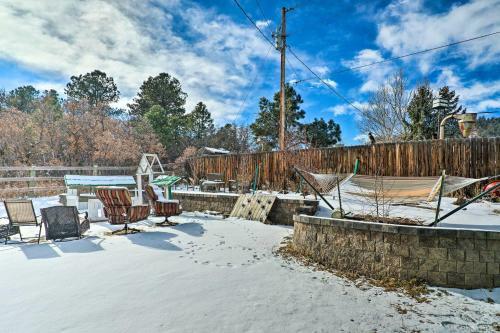 Colorful Abode With Deck Near Palmer Lake!