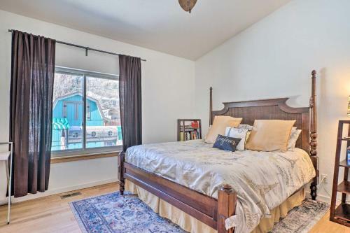 Colorful Abode With Deck Near Palmer Lake!