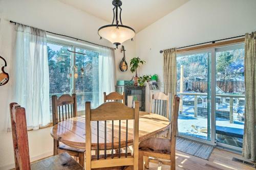 Colorful Abode With Deck Near Palmer Lake!