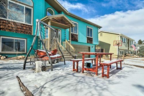 Colorful Abode With Deck Near Palmer Lake!