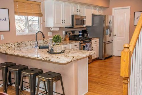 Villa Game Room ~ Beautiful Seclusion! Pet Friendly