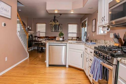 Villa Game Room ~ Beautiful Seclusion! Pet Friendly