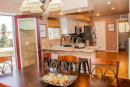 Villa Game Room ~ Beautiful Seclusion! Pet Friendly
