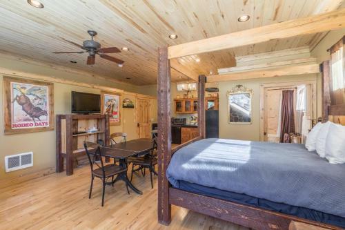 Lotus Mountain Suites - West Suite
