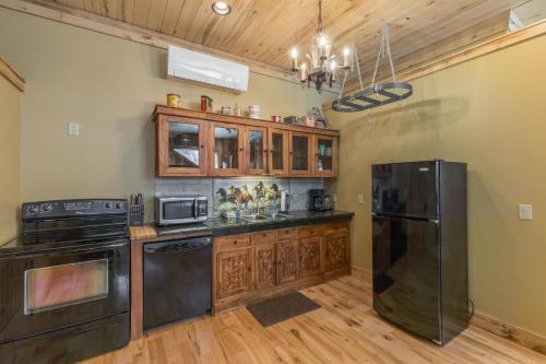 Lotus Mountain Suites - West Suite