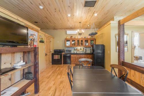 Lotus Mountain Suites - West Suite