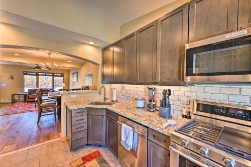Pet-friendly Townhome With Grill And Mtn Views!