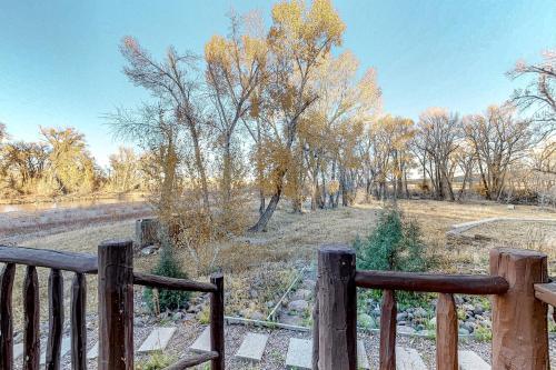 Lazy River Ranch House & Guest House