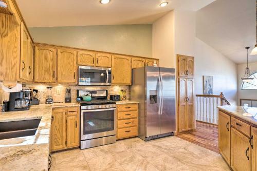 Quiet Woodland Park Home With Fire Pit And Deck!