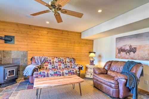 Quiet Woodland Park Home With Fire Pit And Deck!