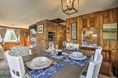 Bright Coastal Cottage 600 To Private Beach!