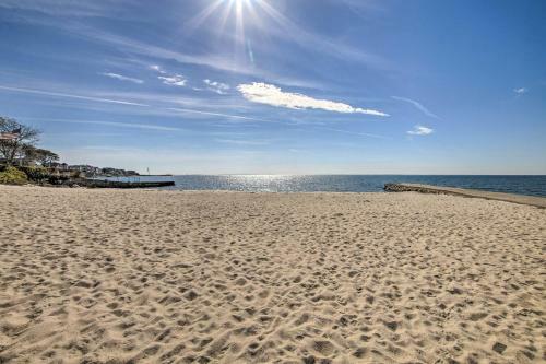 Bright Coastal Cottage 600 To Private Beach!