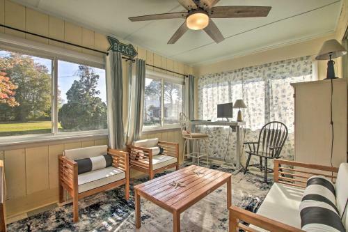 Bright Coastal Cottage 600 To Private Beach!