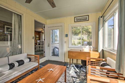 Bright Coastal Cottage 600 To Private Beach!