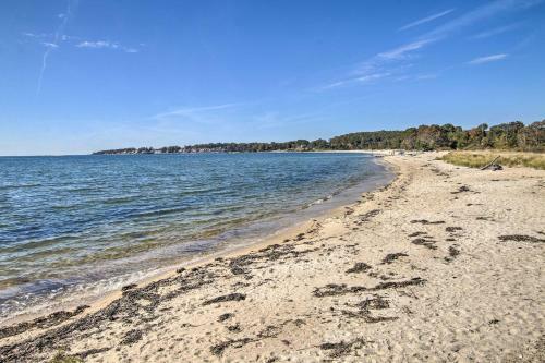 Bright Coastal Cottage 600 To Private Beach!