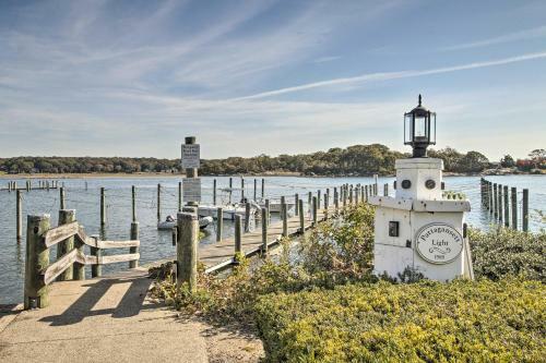 Bright Coastal Cottage 600 To Private Beach!